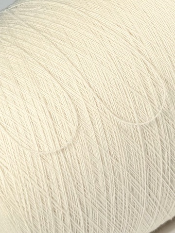 E. Miroglio Alice 2/28 gekämmtes Extra Fine Merinogarn Warmes Creme-Perlweiss 007